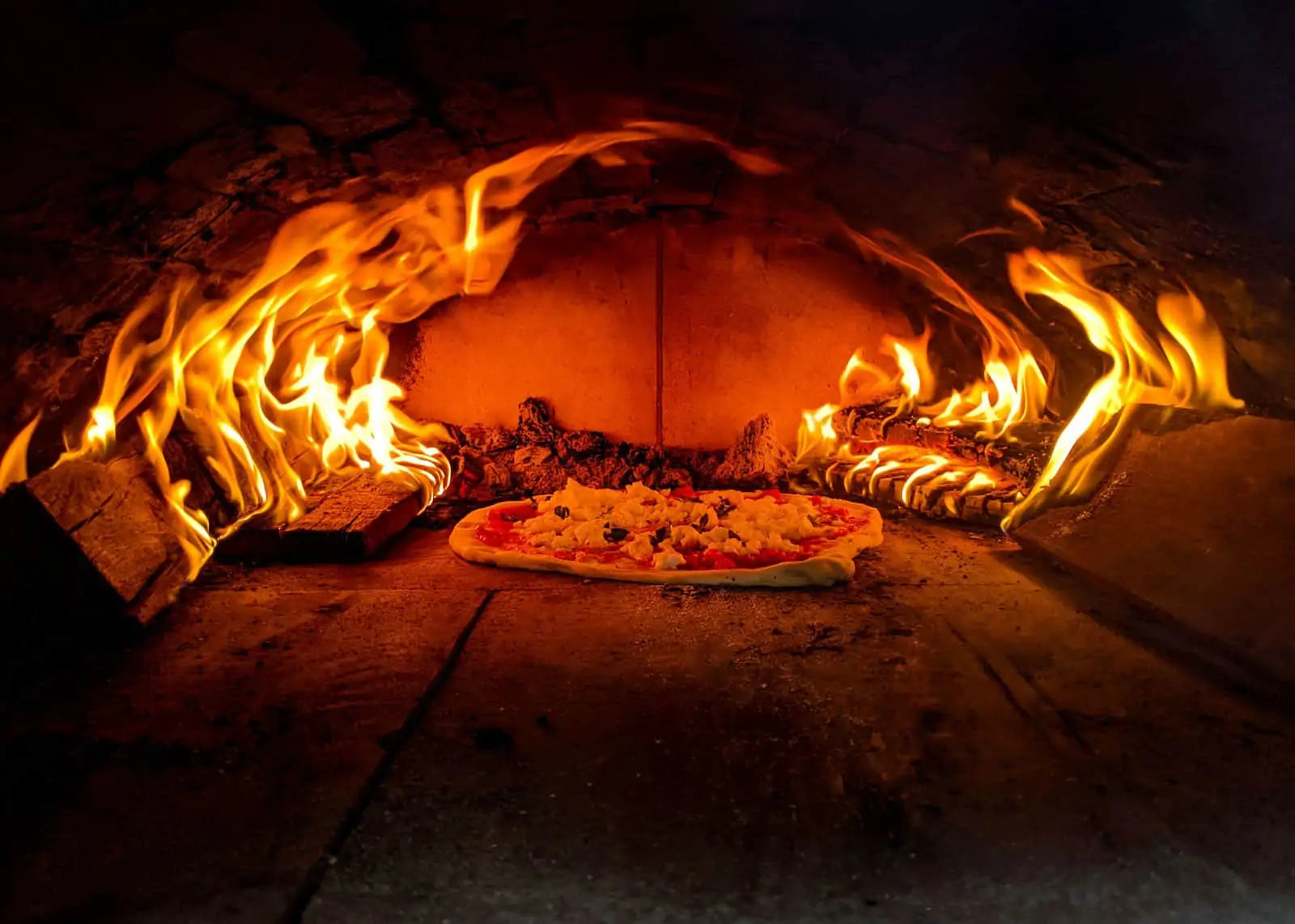 Holzofen im Pizzawerk Neukirchen